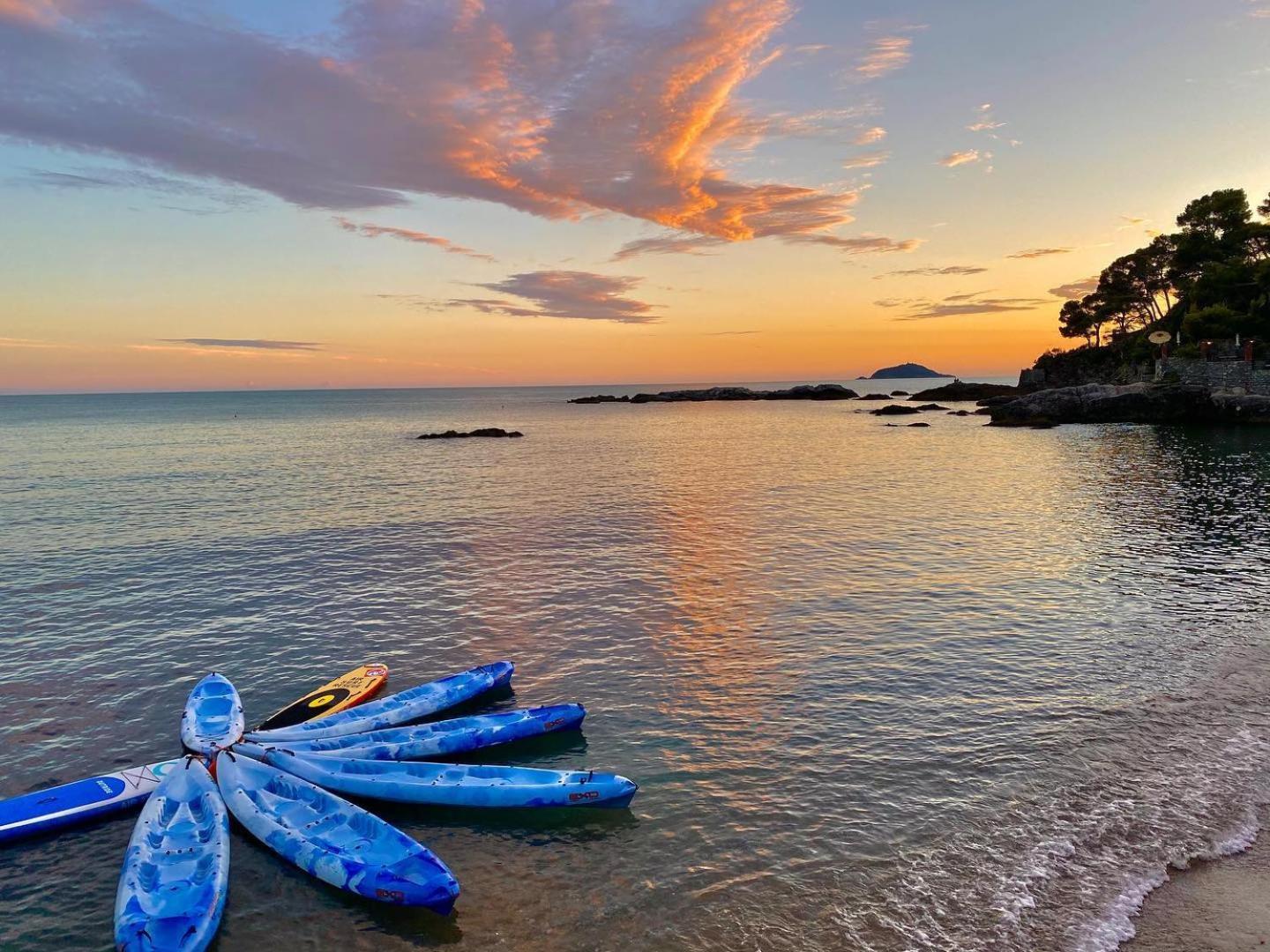 Libeccio 1 - Holiday Home & Parking Lerici Exterior photo